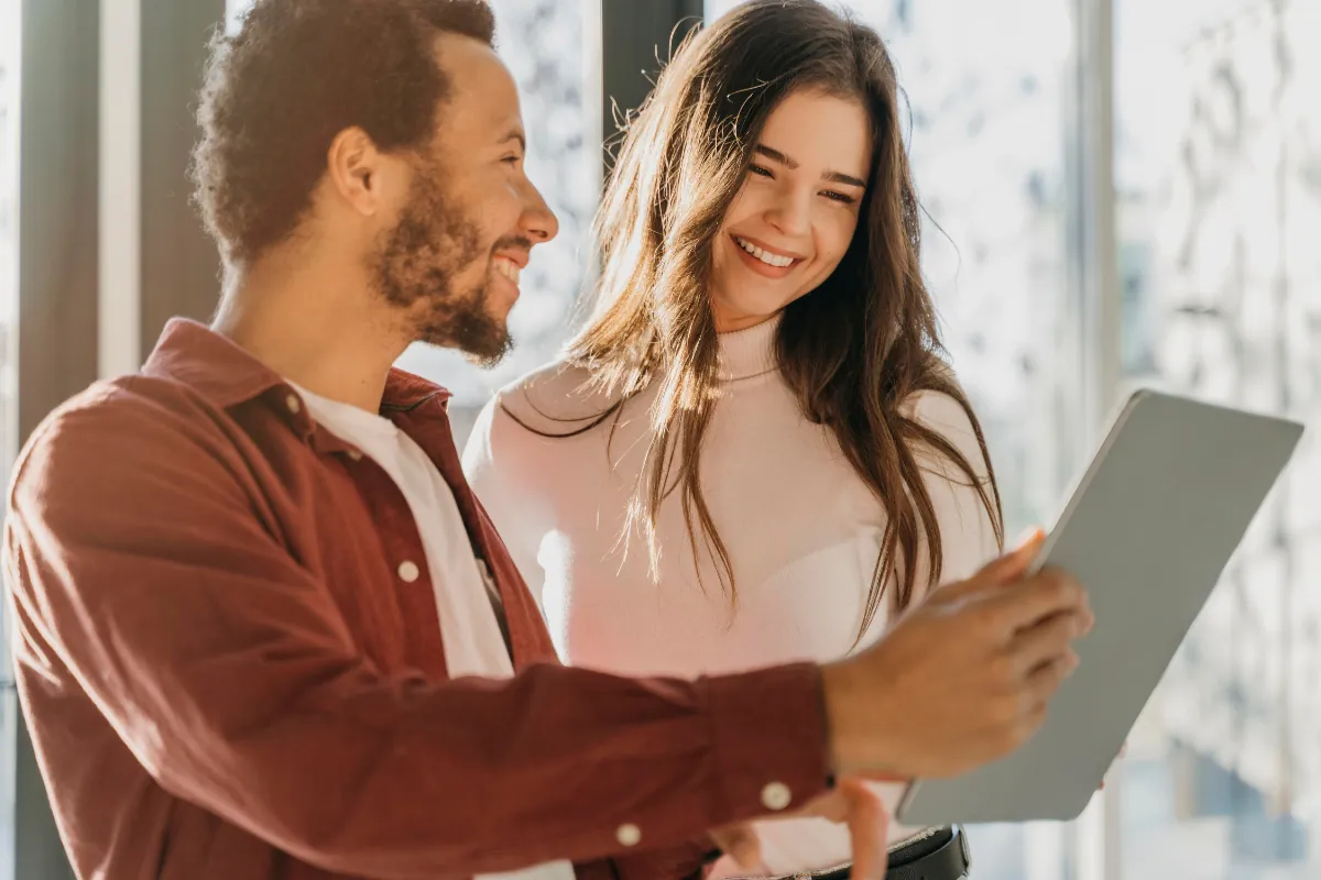 emprendedores felices por abrir llc en estados unidos