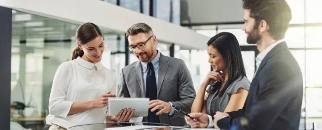 empresarios felices por conocer los cambios del sales tax en florida para el 2025