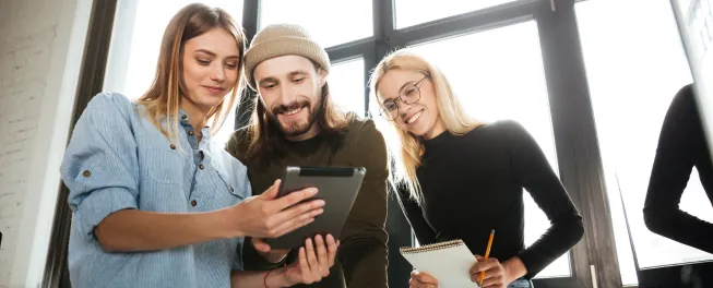 emprededores felices por elegir a prodezk para crear su startup en delaware