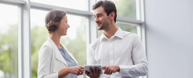 empresarios felices de saber cuanto les toca declarar impuestos en eeuu con su llc partnership