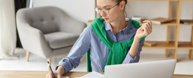 emprendedora de colombia calcula cuanto len su declaracion de impuestos en estados unidos por ser extranjeroe retienen