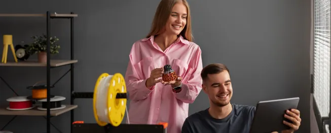 emprendedores felices por tener su agente registrado con prodezk